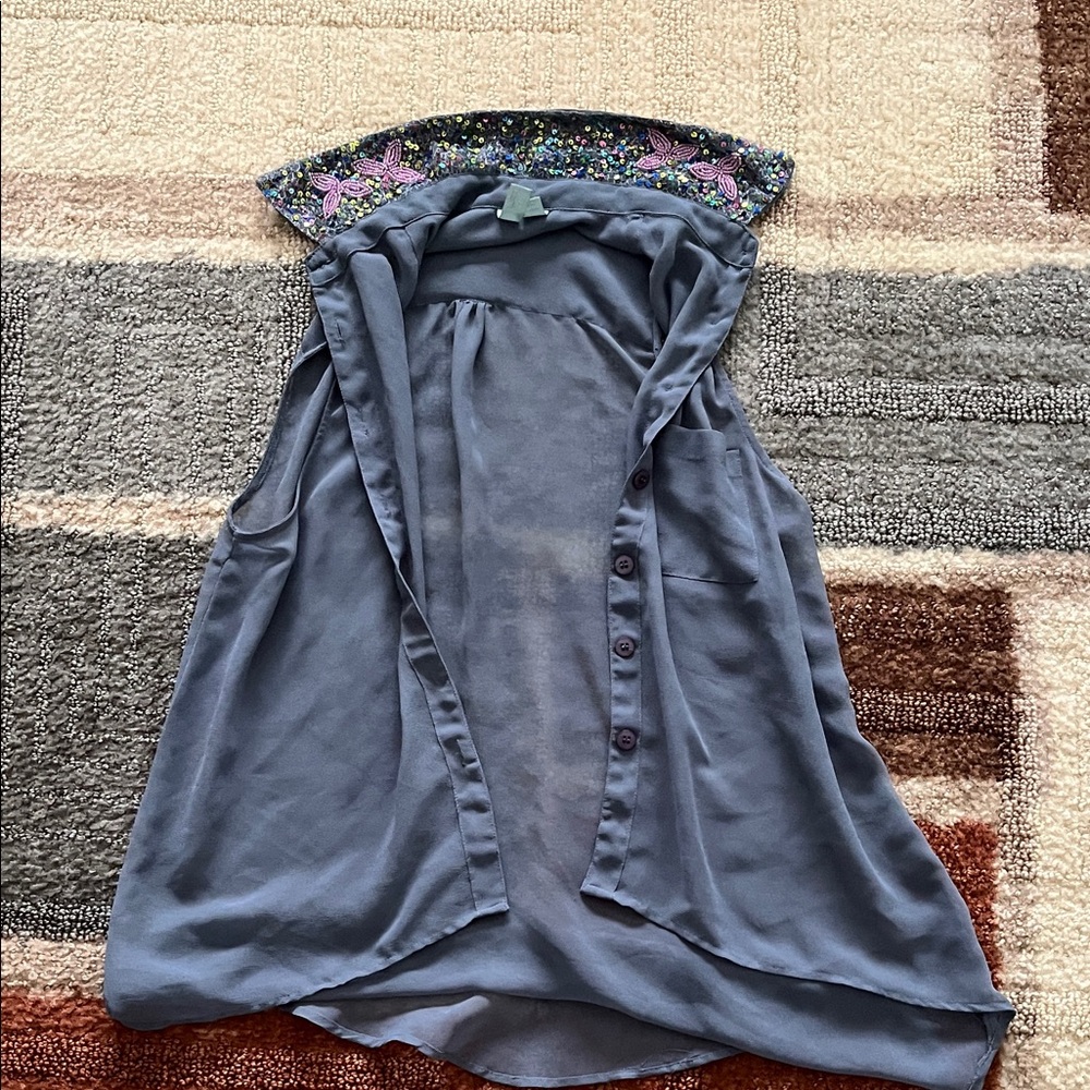 Sleeveless Embellished Collar Blue Button-Front Women's Top